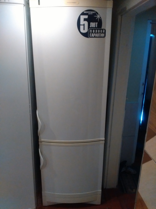 Общий вид холодильника Vestfrost BKF355.
