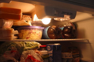 Как заменить лампочку в холодильнике?