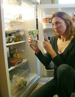 Как устранить неприятный запах из холодильника.